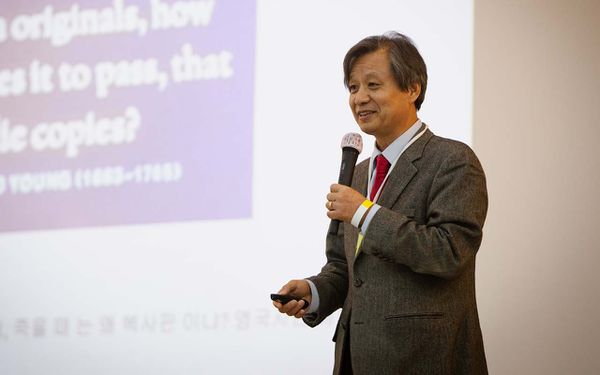 이덕주 교수님 사진입니다