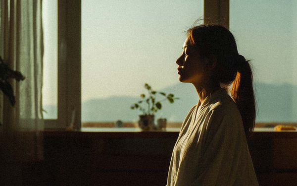 마음수련 명상을 하는 여자